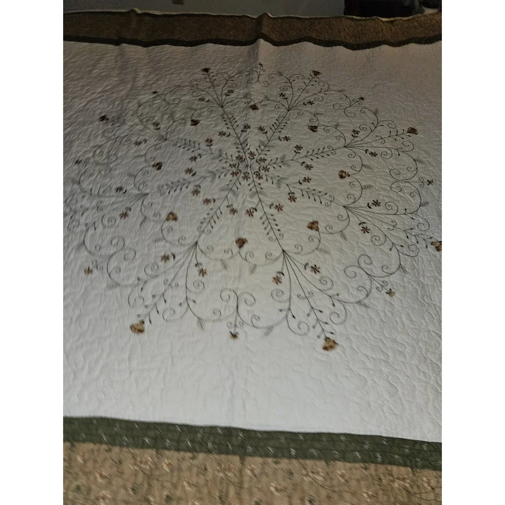 embroidered center medallion quilt  With  a decorative floral and Vines 2 Shams